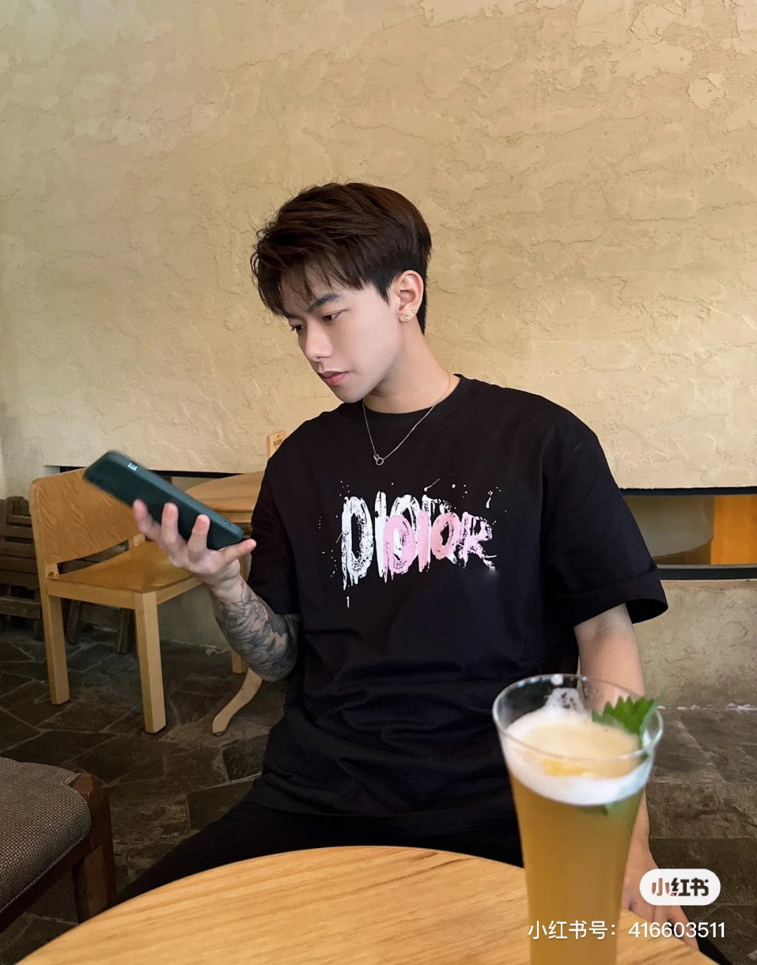 Camiseta Dior - Logotipo de pincelada