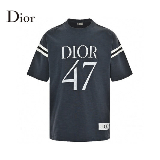 Dior T-shirt - White Unisex Streetwear Limited Edition - <span>This Dior t-shirt features a bold 'DIOR 47' graphic on the front. The shirt is