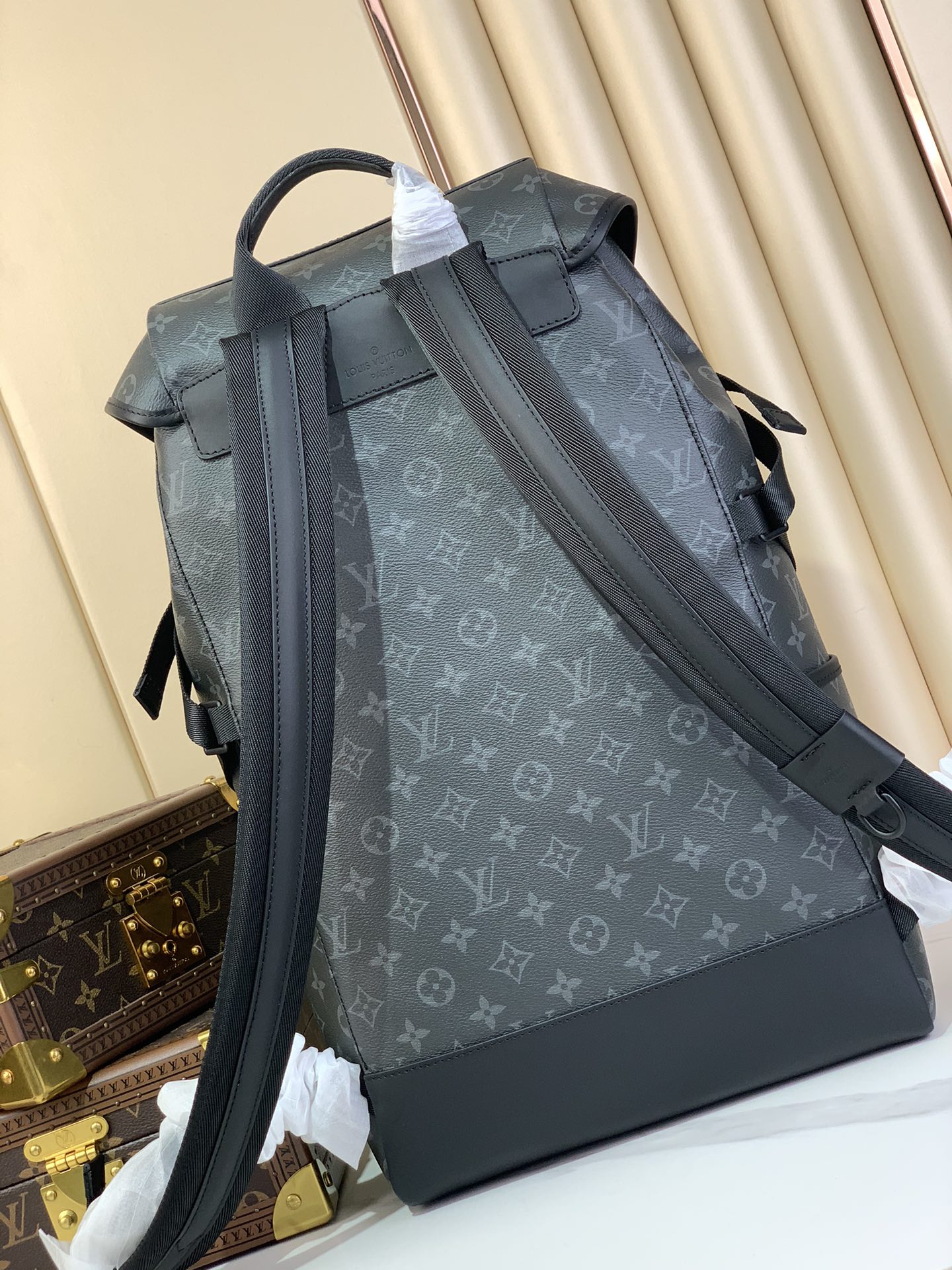 LOUIS VUITTON MONOGRAM ECLIPSE REVERSE PM GRAY - side view - replica sneakers