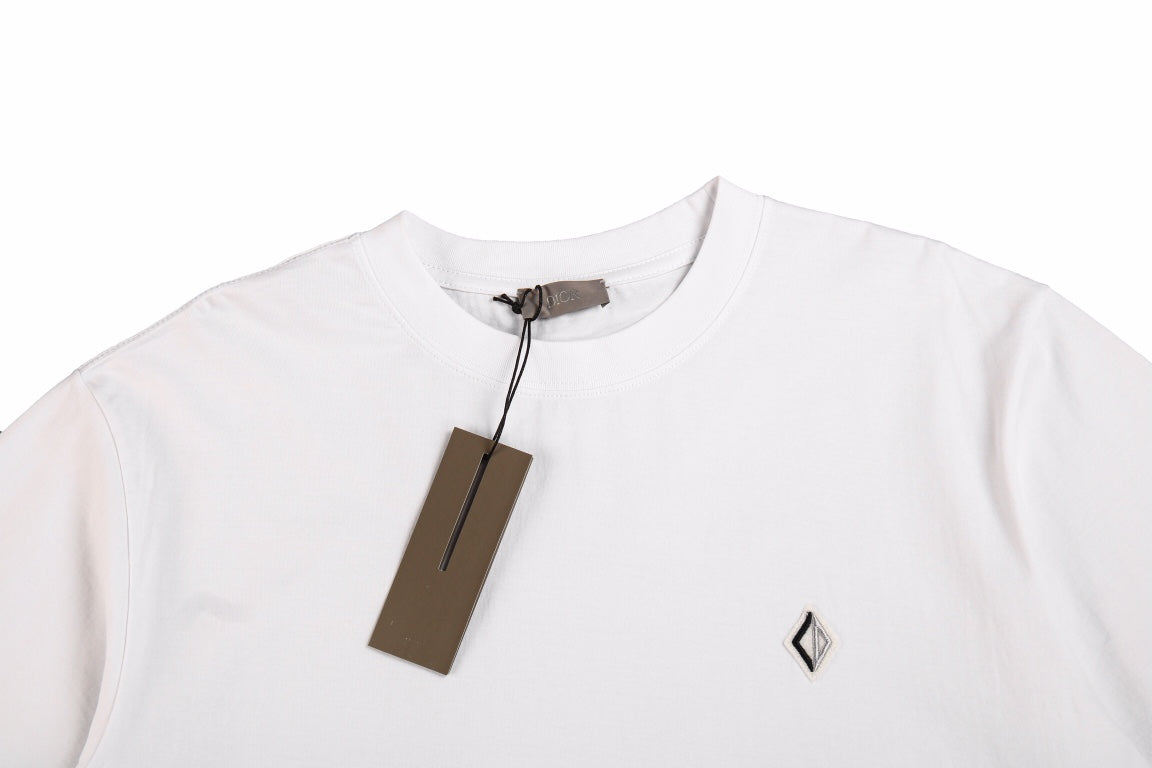Camiseta Dior con logotipo minimalista (blanca)