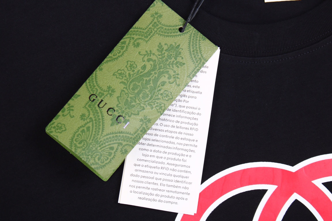 Gucci 1921 Logo T-shirt - Black Unisex Streetwear Limited Edition - <p dir='ltr'><span>Black t-shirt featuring a bold 'GUCCI' logo with a retro-inspired '1921' banner design