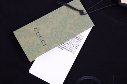 Camiseta Gucci con ciudades bordadas