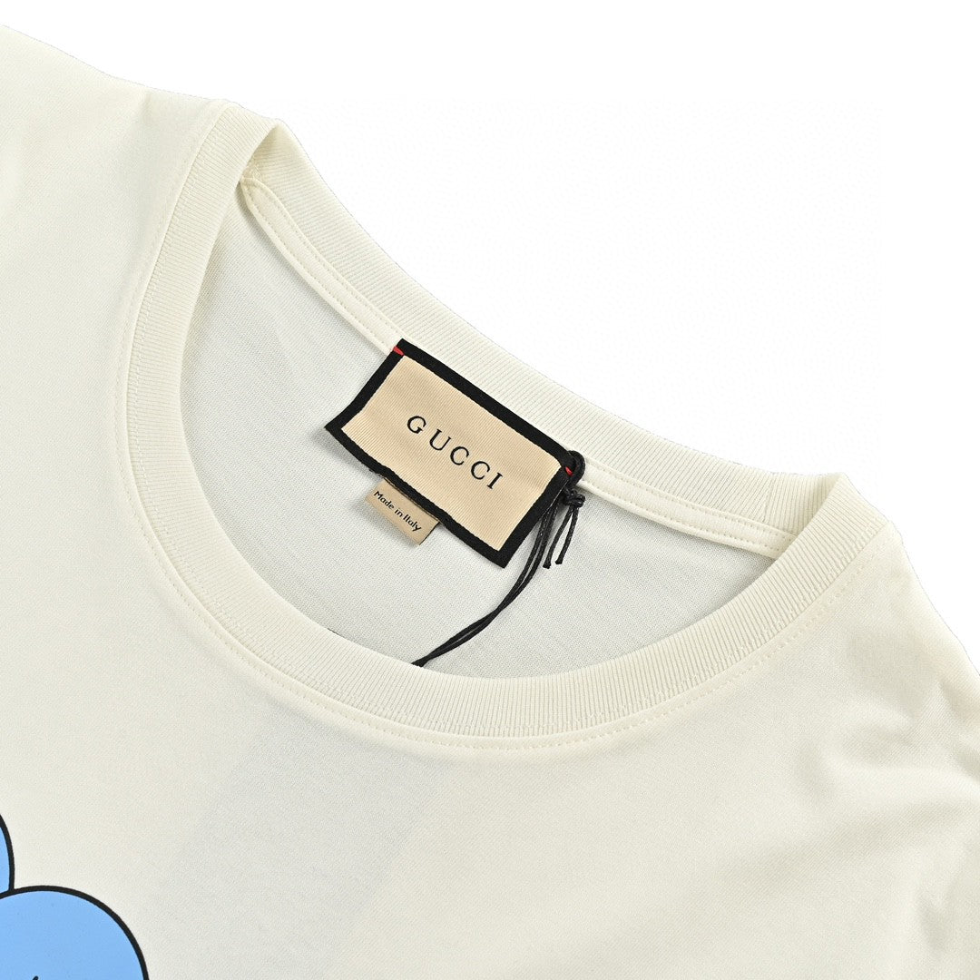 Gucci Eyes Graphic T-shirt - Red Unisex Streetwear Limited Edition - <span>This Gucci t-shirt features a playful graphic design with eyes on a green and pink