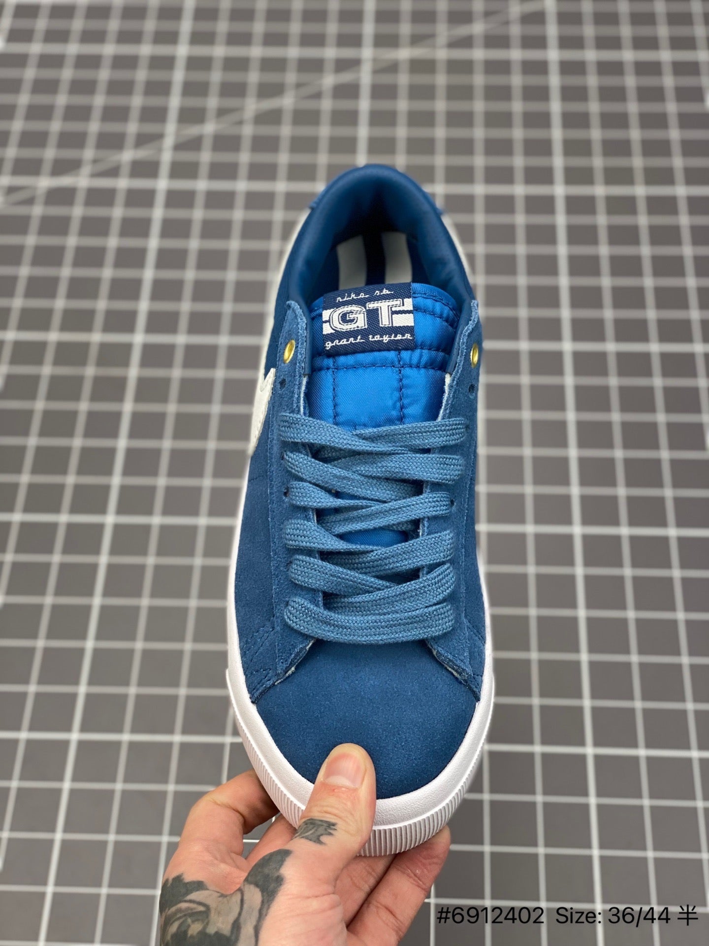 Nike Blazer Low'1977 Sb Gt - White Unisex Streetwear Limited Edition - The Nike Blazer Low '1977 SB GT in Blue and White is a versatile sneaker