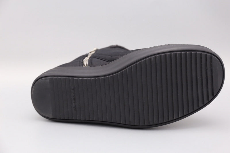 Rick Owens High-top Wrap Sneakers - Black Unisex Streetwear Limited Edition - **Rick Owens Black High-Top Wrap Sneakers: Futuristic Elegance** Elevate your style with the Rick Owens