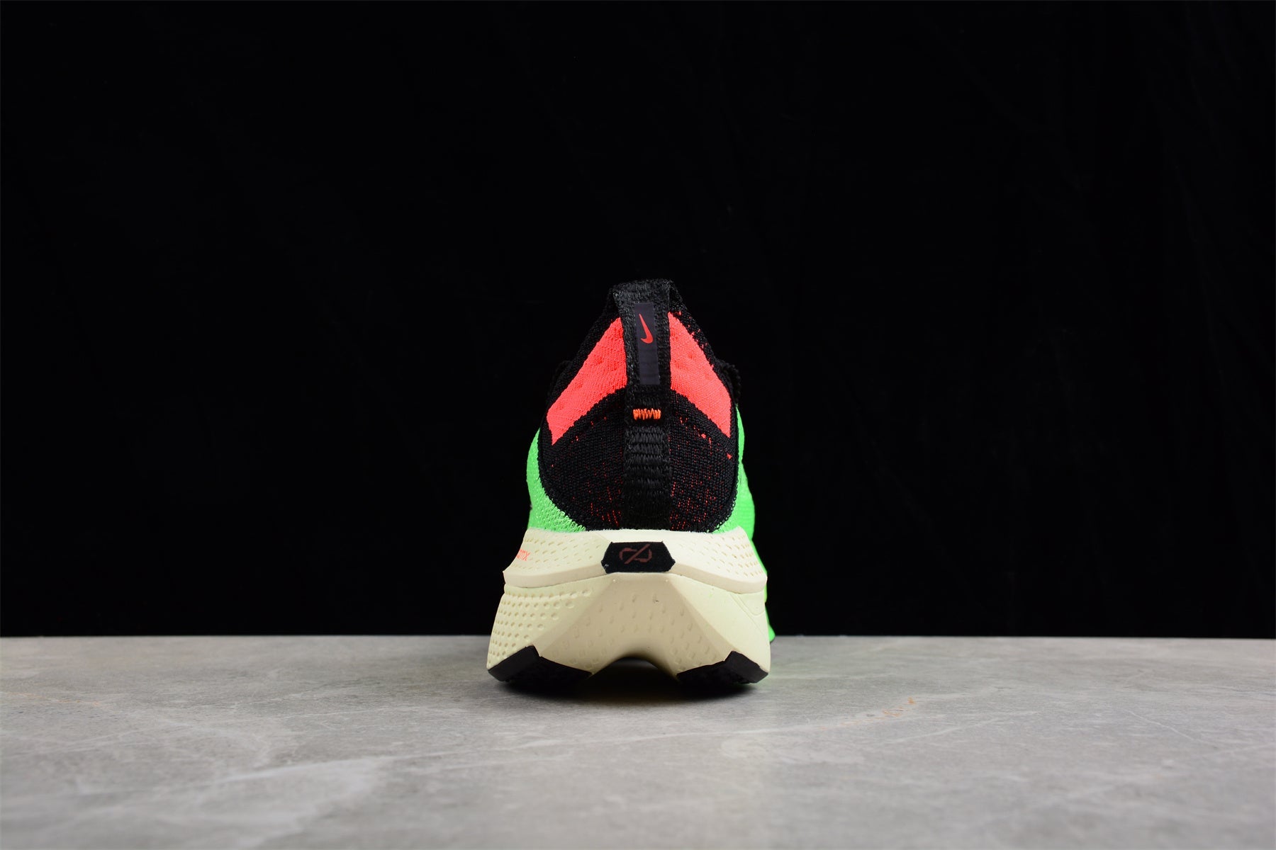 Zoom Alphafly Ne - T% 2 Green And - Black Unisex Streetwear Limited Edition - Introducing the Nike Zoom Alphafly NEXT% in a vibrant green and black colorway, designed for