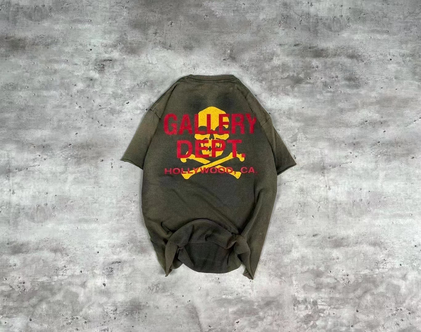 GALLERY Dept. Zip Tee T-Shirt - Red Unisex Streetwear Limited Edition - **Gallery Dept. Hollywood Skull Tee** The Gallery Dept. Hollywood Skull Tee is an eye-catching piece