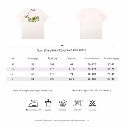 Camiseta Gucci con logo de rayo en color crema