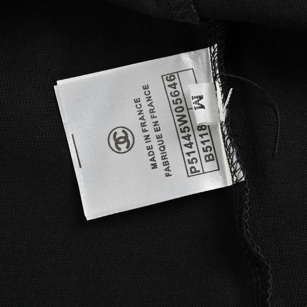 T-shirt noir Chanel "Les femmes sauveront le monde"