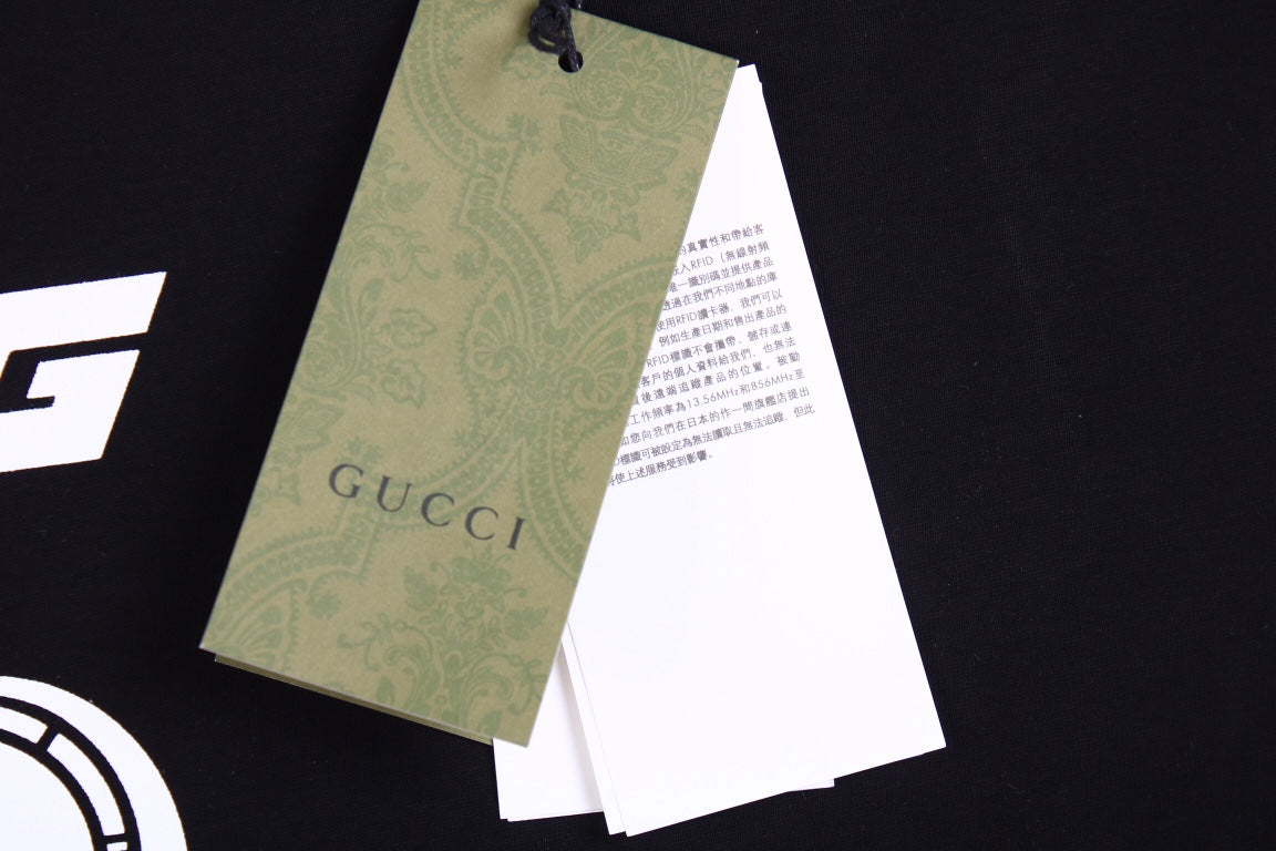 Gucci Graphic Logo T-shirt (black) Unisex Streetwear Limited Edition - <p dir='ltr'><span>This Gucci t-shirt features a striking graphic logo design. The black shirt showcases