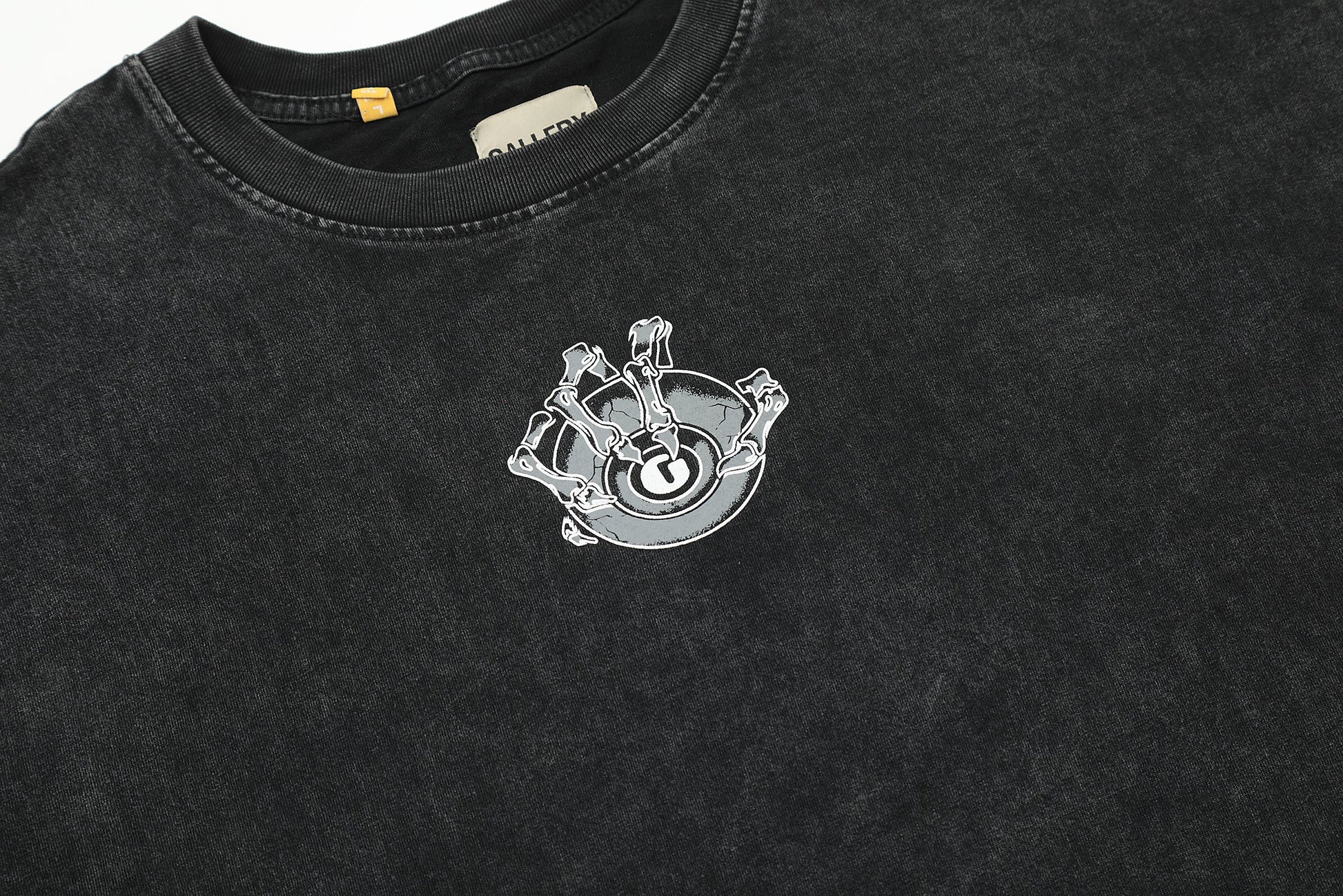 Gallery Dept. T-Shirt - Black Unisex Streetwear Limited Edition - The Gallery Dept. 'Art Kills' T-Shirt is a standout piece in any wardrobe, merging bold