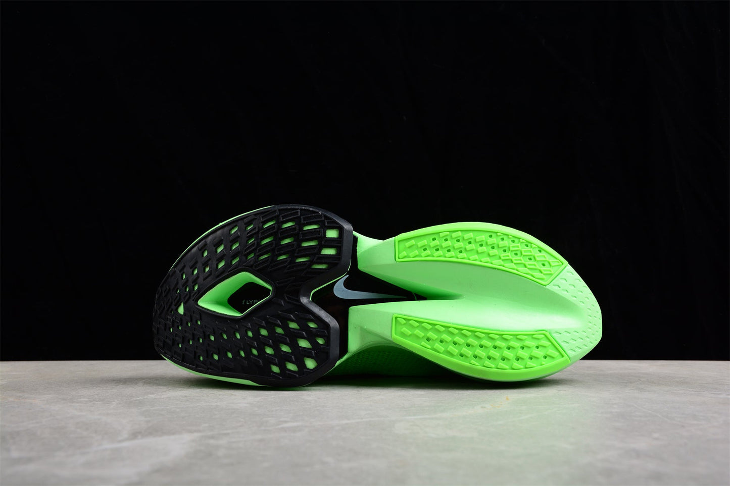 Zoom Alphafly Ne - T% 2 - Green Unisex Streetwear Limited Edition - The Nike Air Zoom Alphafly NEXT% 2 in vibrant green is a premier running shoe
