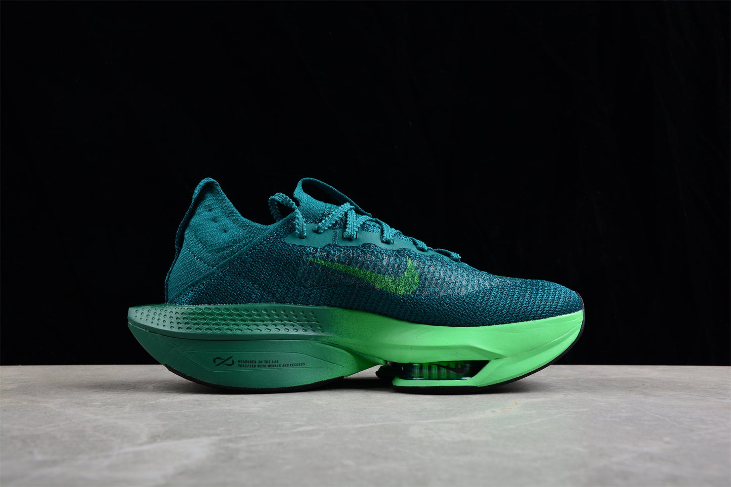 Zoom Alphafly Ne - T% 2 Shoes - Green Unisex Streetwear Limited Edition - Introducing the Zoom Alphafly NEXT%, a game-changer in the world of running shoes. This dynamic