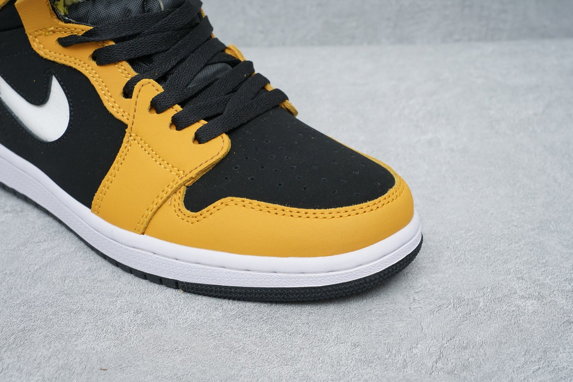 JORDAN 1 High Zoom Air Cmft - Monarch Sneakers - Black Unisex Streetwear Limited Edition