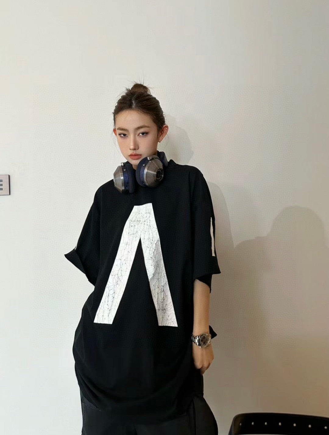 Camiseta gráfica con logo blanco de Balenciaga (negra)