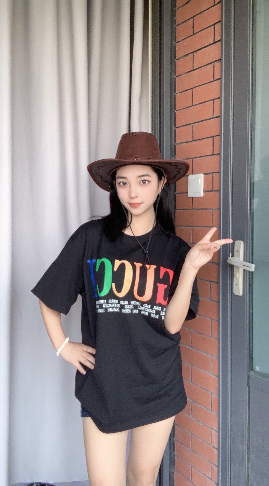 Camiseta Gucci Cities con letras mayúsculas