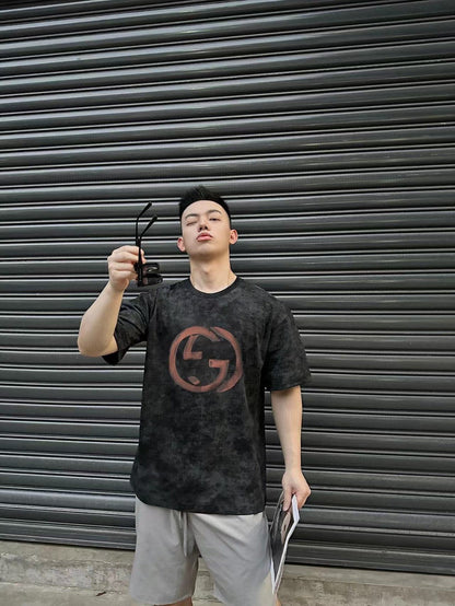 Camiseta Gucci con logo desgastado (negra)