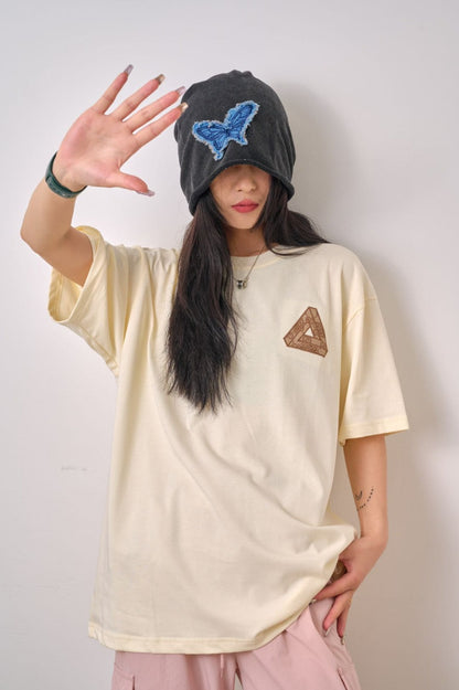 Camiseta beige con logo triangular de Gucci