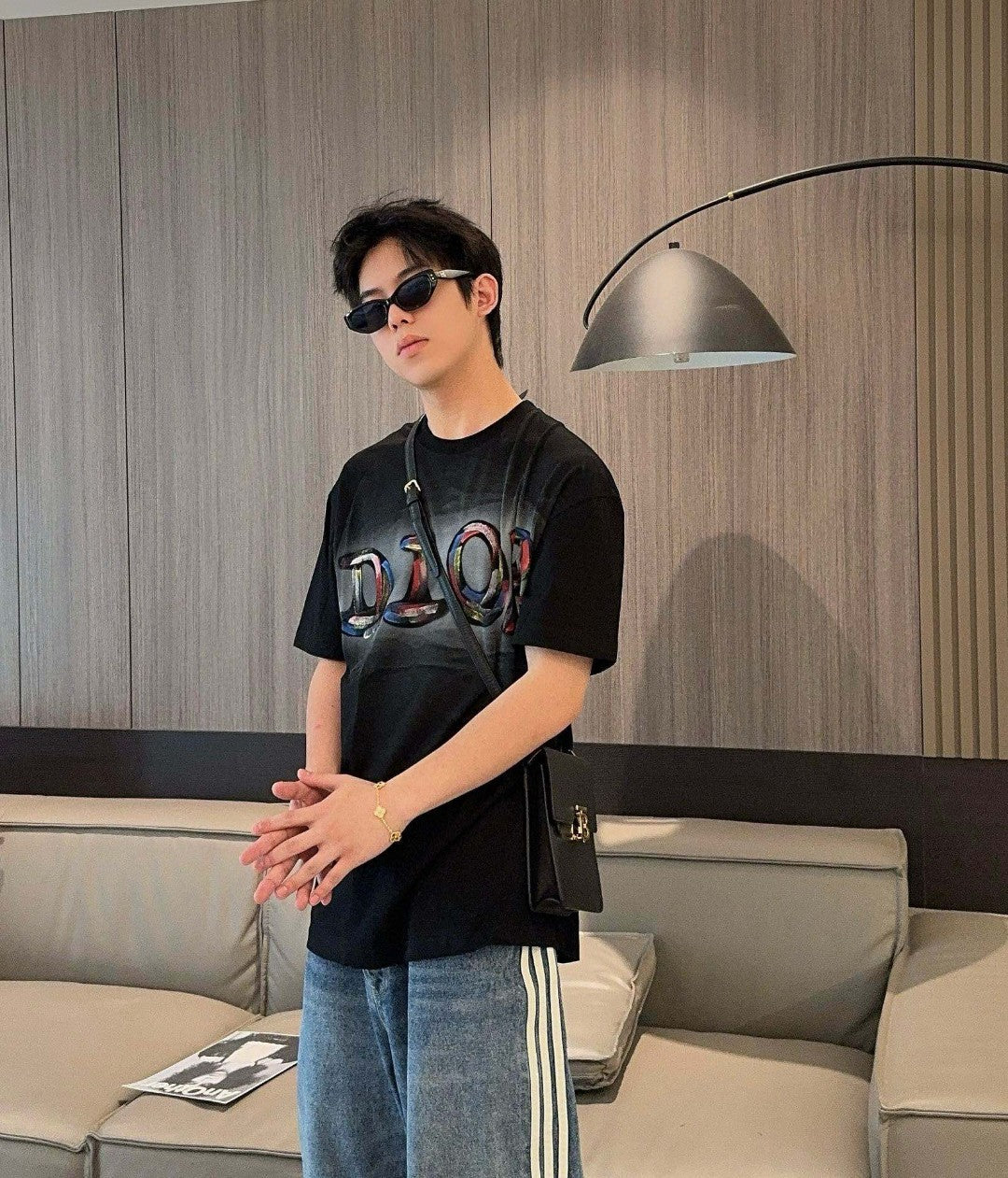 Camiseta con el logo artístico de Dior (negra)