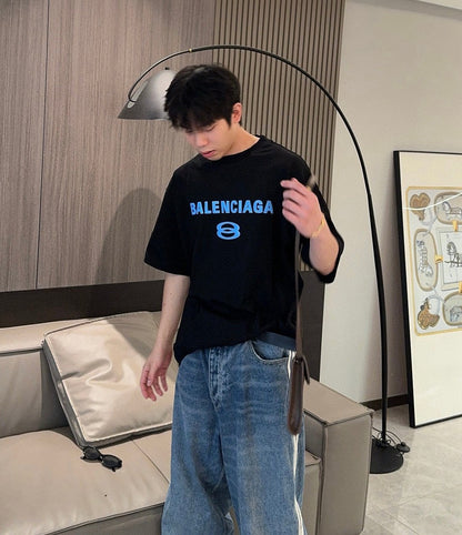 Camiseta Balenciaga con logo azul (negra)