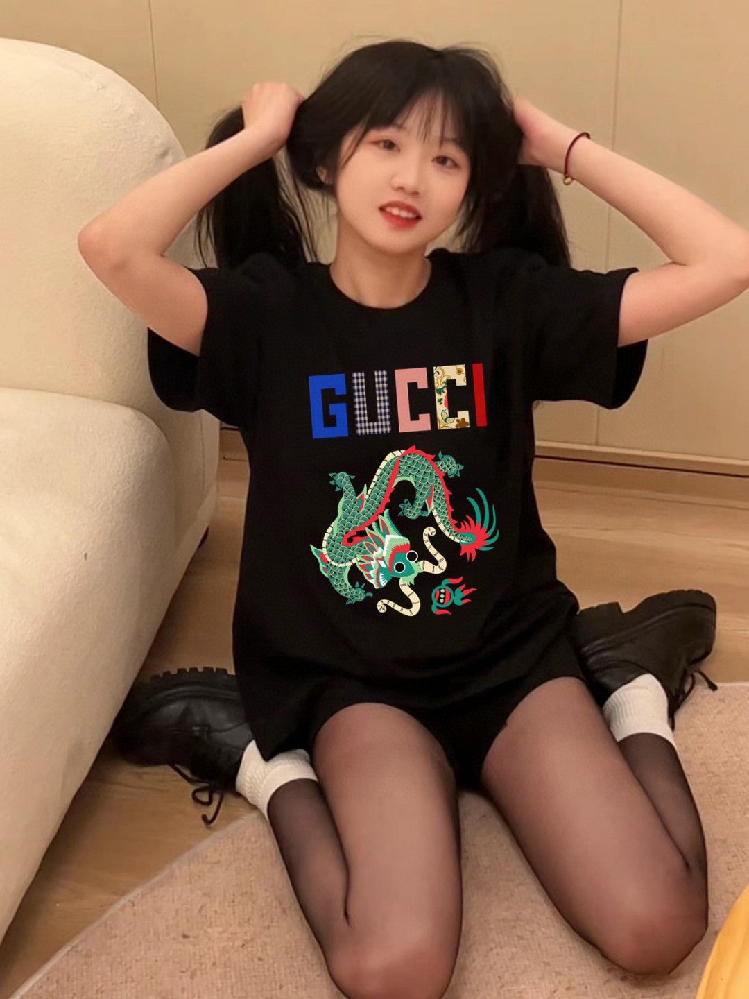 Camiseta Gucci con estampado de dragón (negra)
