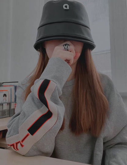 Sudadera gris Gucci con detalle de rayas