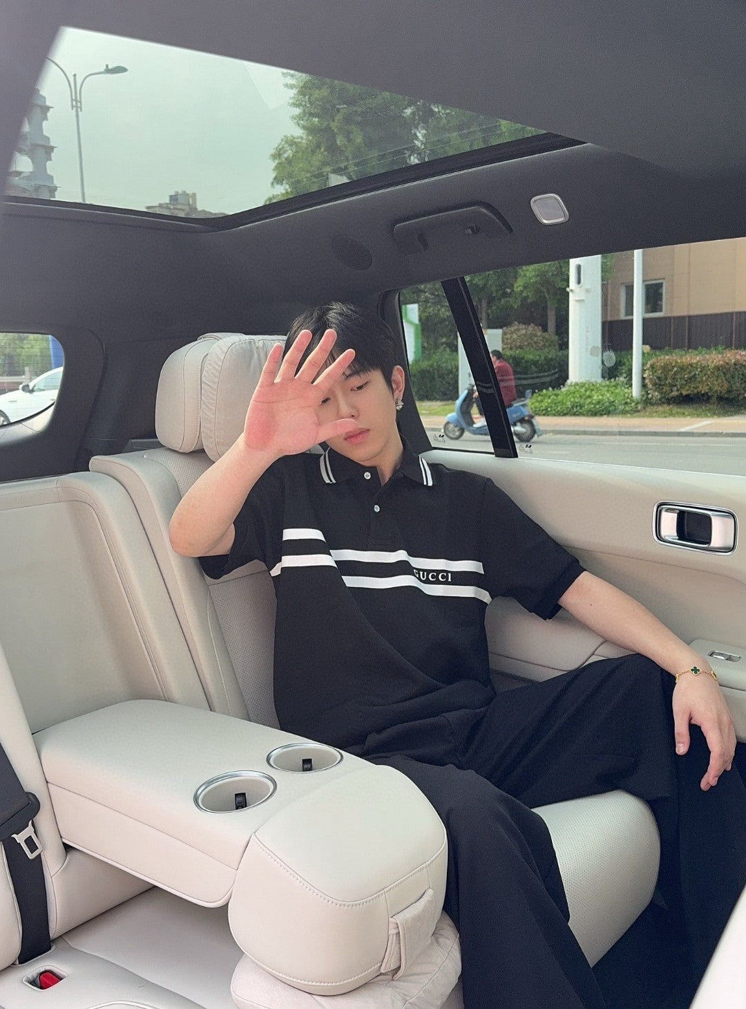 Polo à logo rayé Gucci (noir)