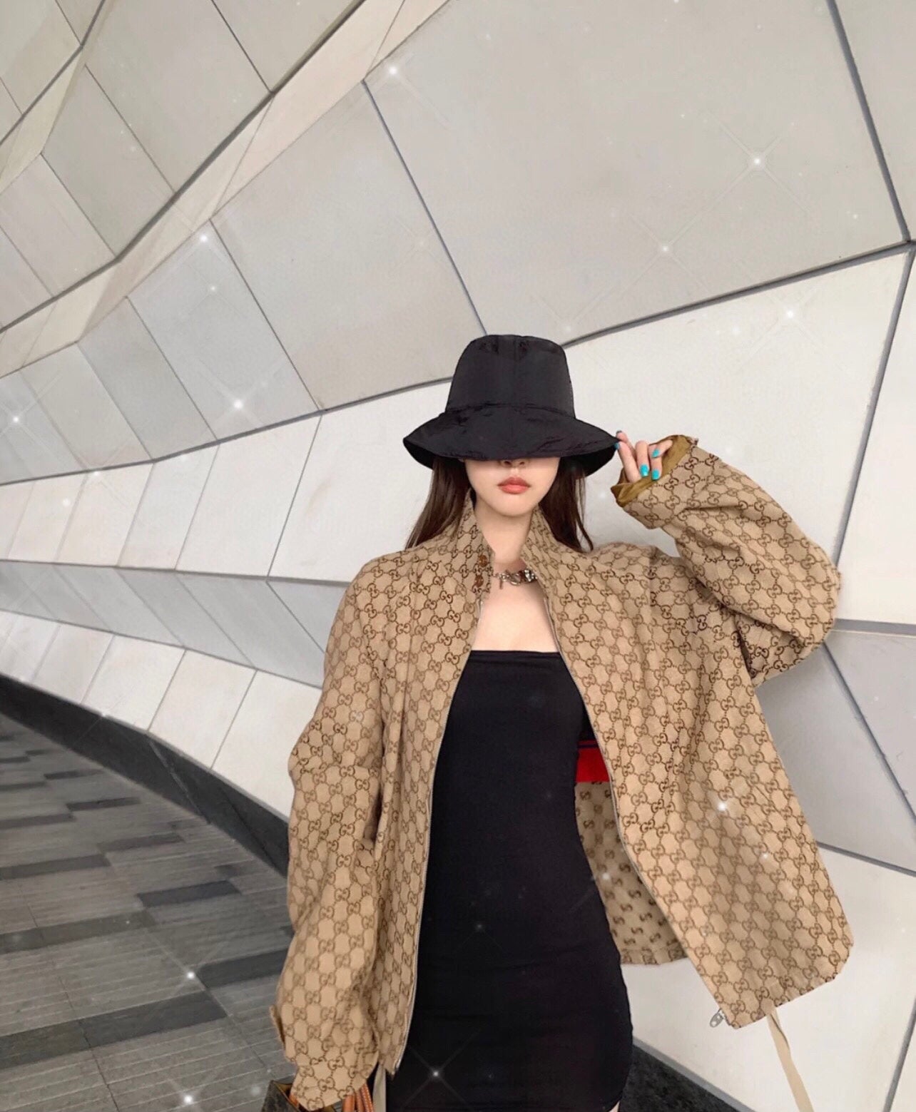 Chaqueta deportiva con monograma de Gucci.