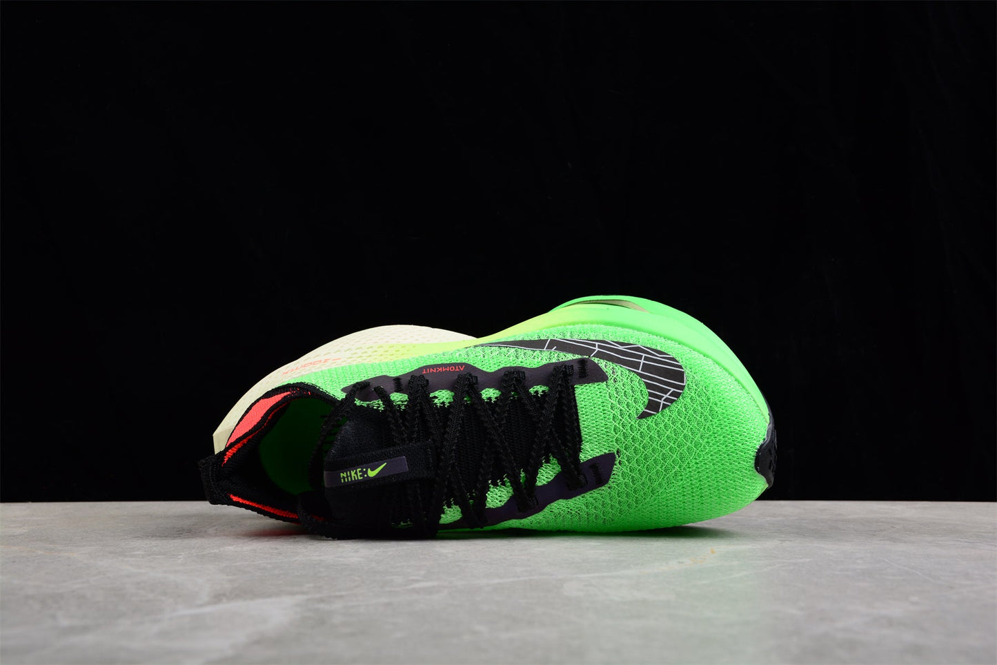 Zoom Alphafly Ne - T% 2 Green And - Black Unisex Streetwear Limited Edition - Introducing the Nike Zoom Alphafly NEXT% in a vibrant green and black colorway, designed for