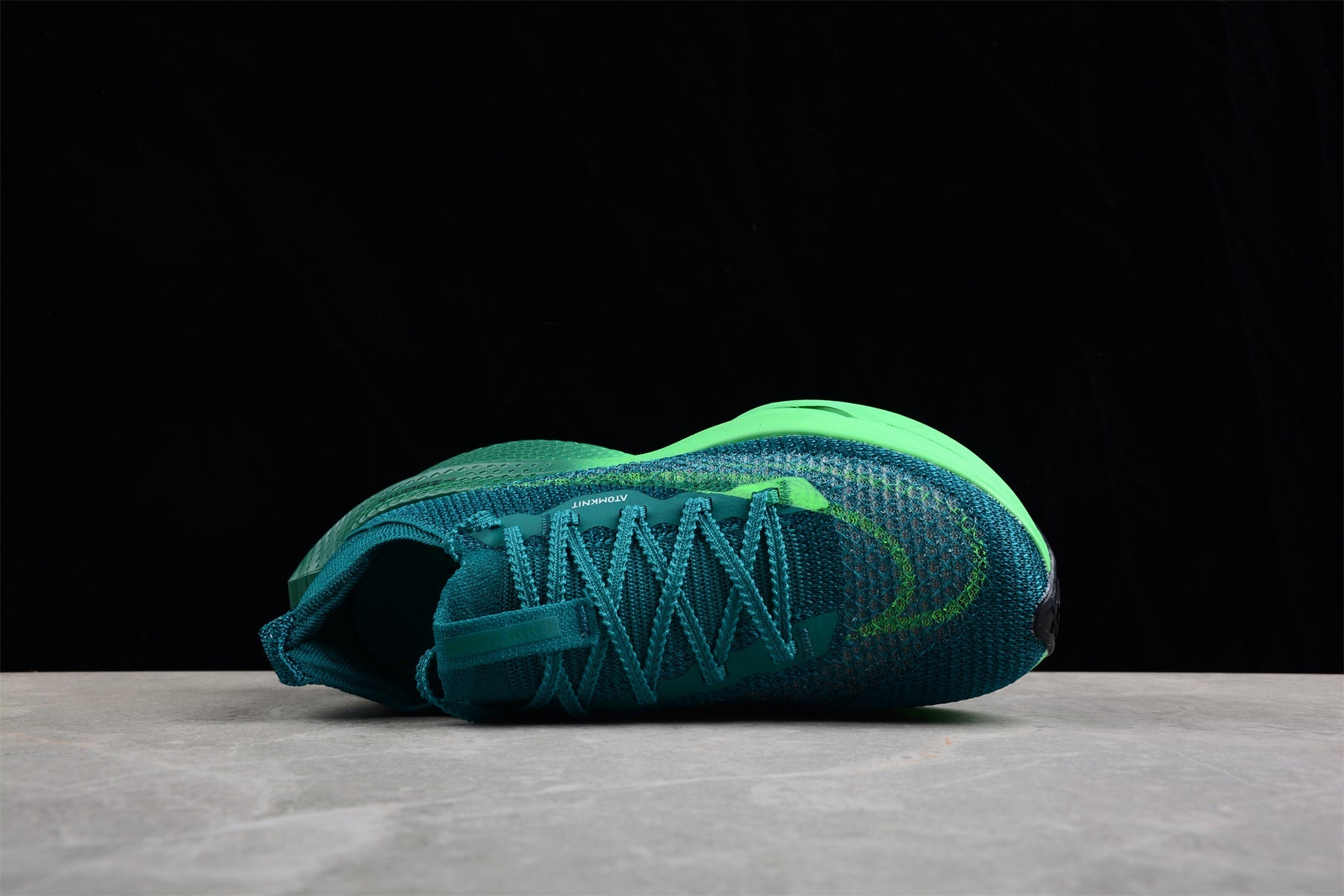 Zoom Alphafly Ne - T% 2 Shoes - Green Unisex Streetwear Limited Edition - Introducing the Zoom Alphafly NEXT%, a game-changer in the world of running shoes. This dynamic