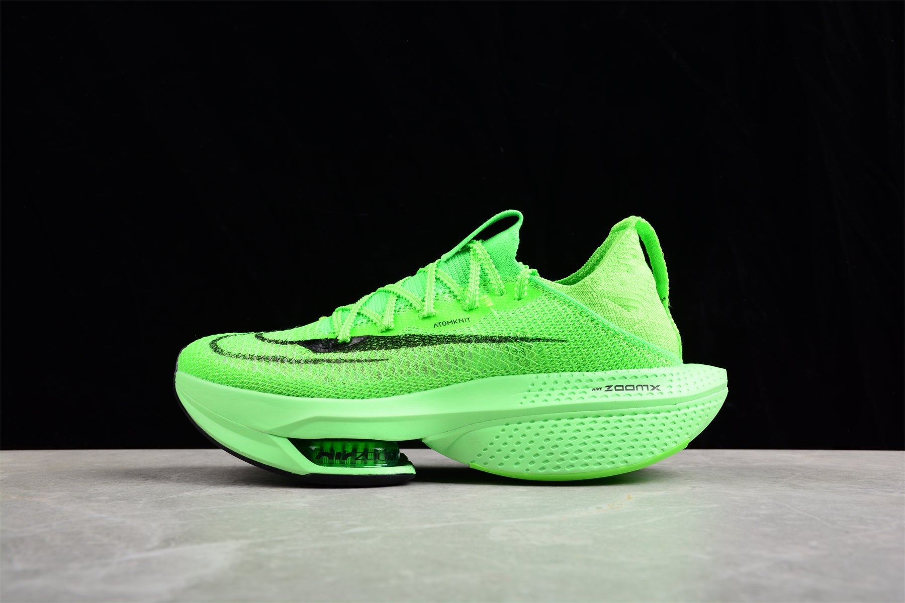 Zoom Alphafly Ne - T% 2 - Green Unisex Streetwear Limited Edition - The Nike Air Zoom Alphafly NEXT% 2 in vibrant green is a premier running shoe