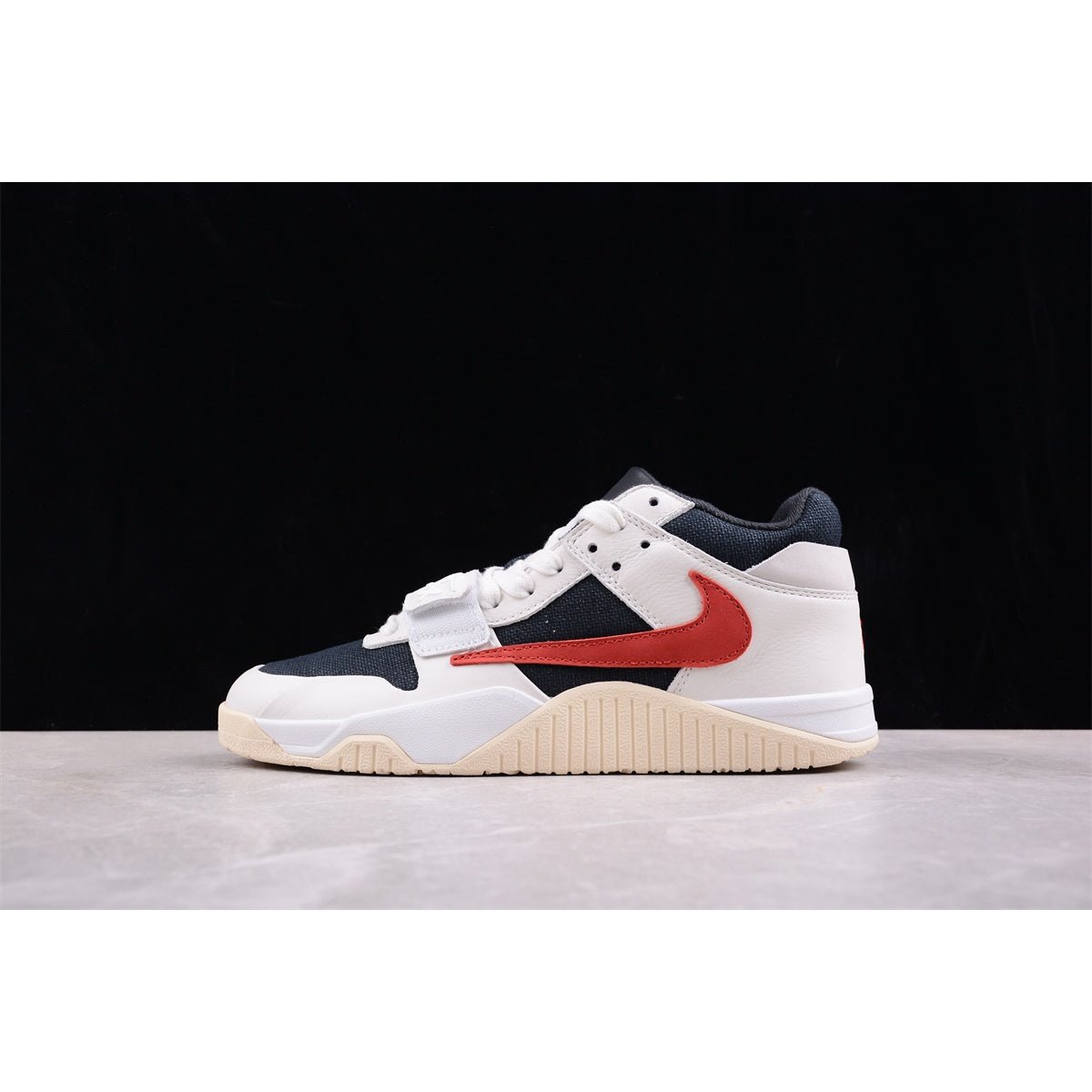 JORDAN Jumpman Jack Tr - University - Red Unisex Streetwear Limited Edition - Step into the spotlight with the Jordan Jumpman Jack TR x University Red, a dynamic