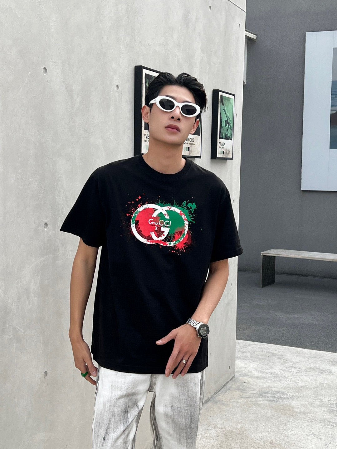 Camiseta Gucci con logo salpicado (negra)