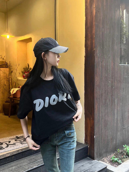 Camiseta negra con logo blanco extragrande de Dior