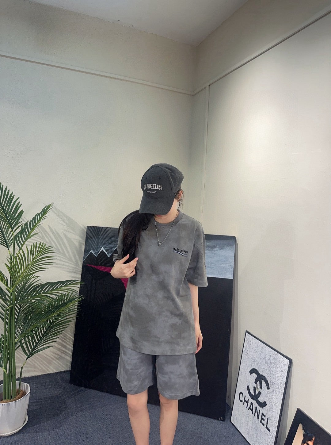 Camiseta Balenciaga con logo tie-dye (gris)