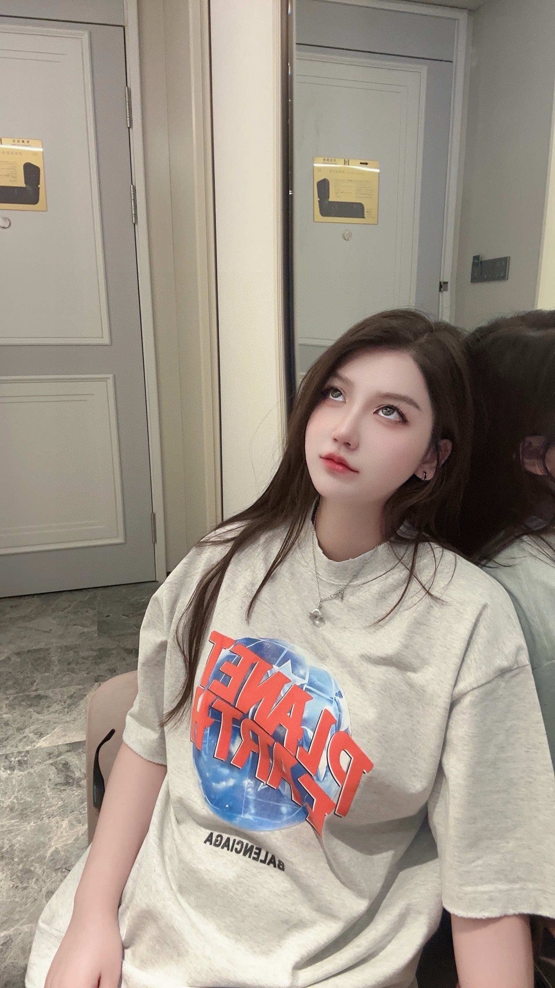 Camiseta Balenciaga Planeta Tierra (Blanca)