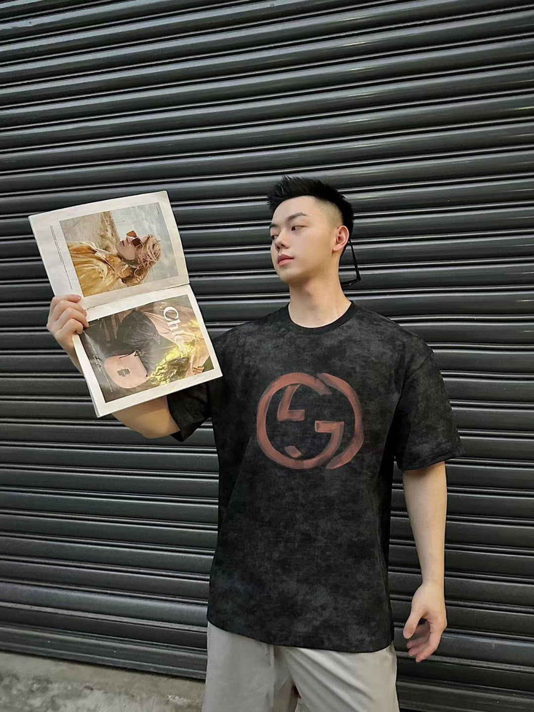 Camiseta Gucci con logo desgastado (negra)