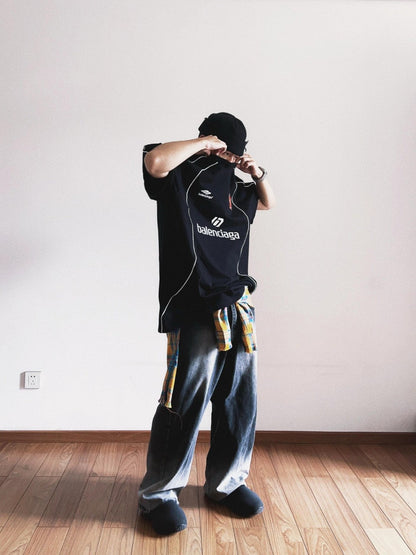 Camiseta negra con el logo de fútbol de Balenciaga