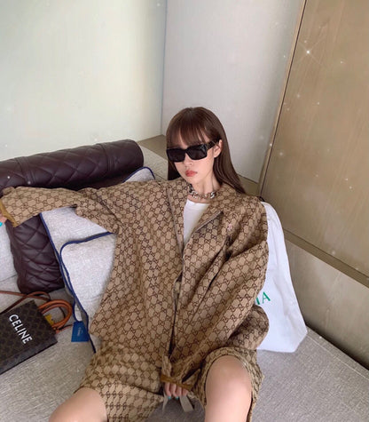 Chaqueta deportiva con monograma de Gucci.