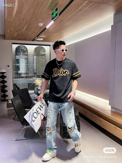 Camiseta Dior negra y marrón.