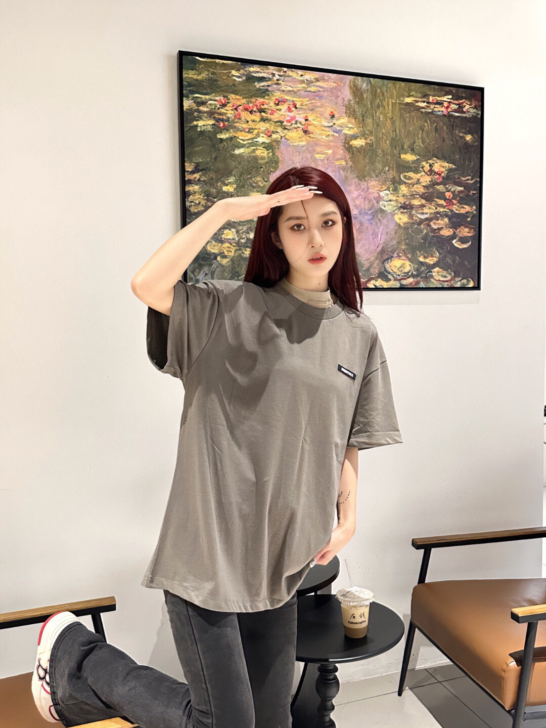 Camiseta con el logo de Fear of God Essentials - Color topo