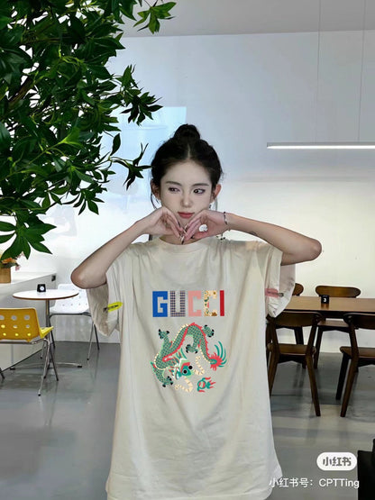 Camiseta Gucci con estampado de dragón (beige)