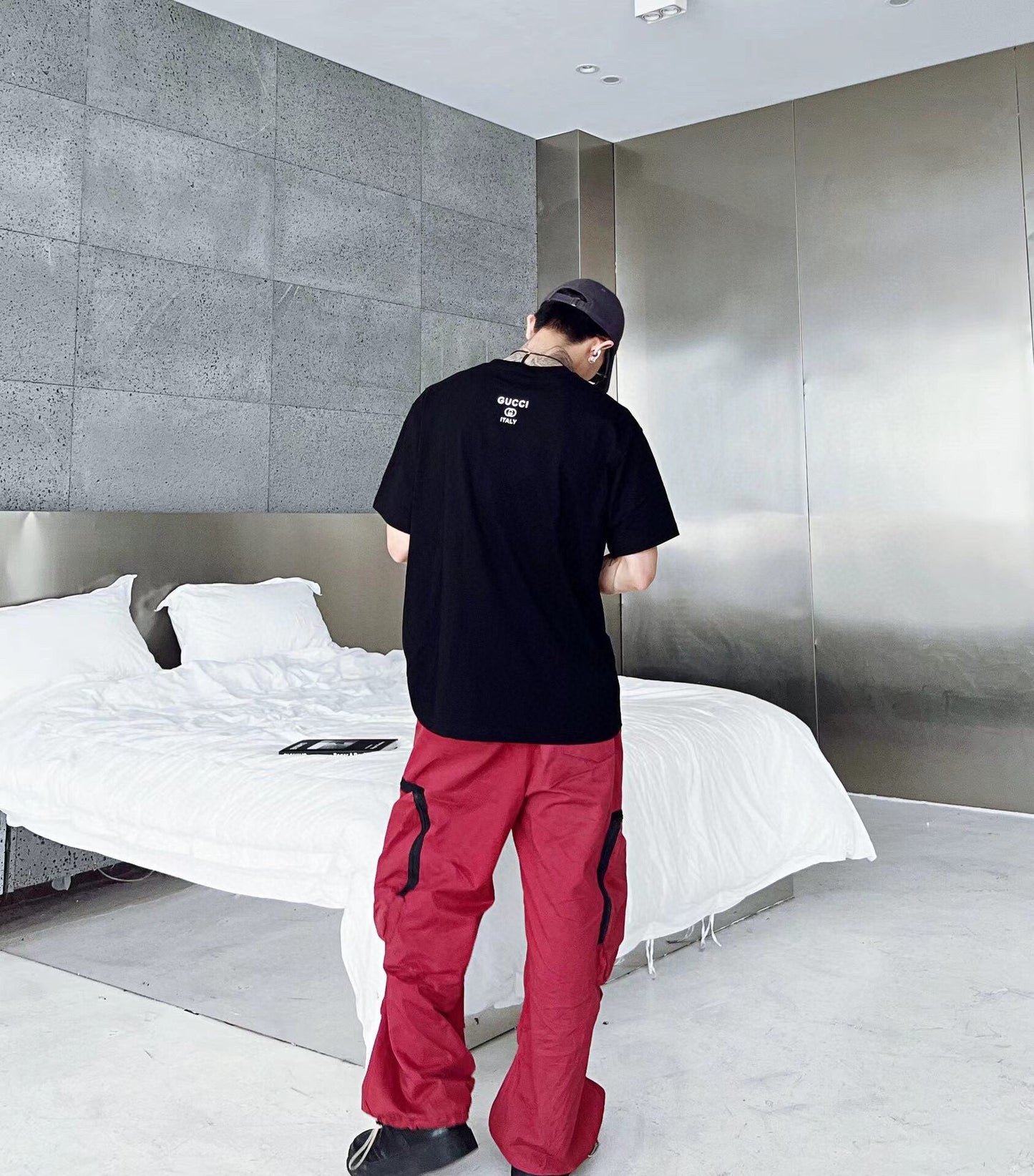 Camiseta gráfica con gafas de sol Gucci - Negra