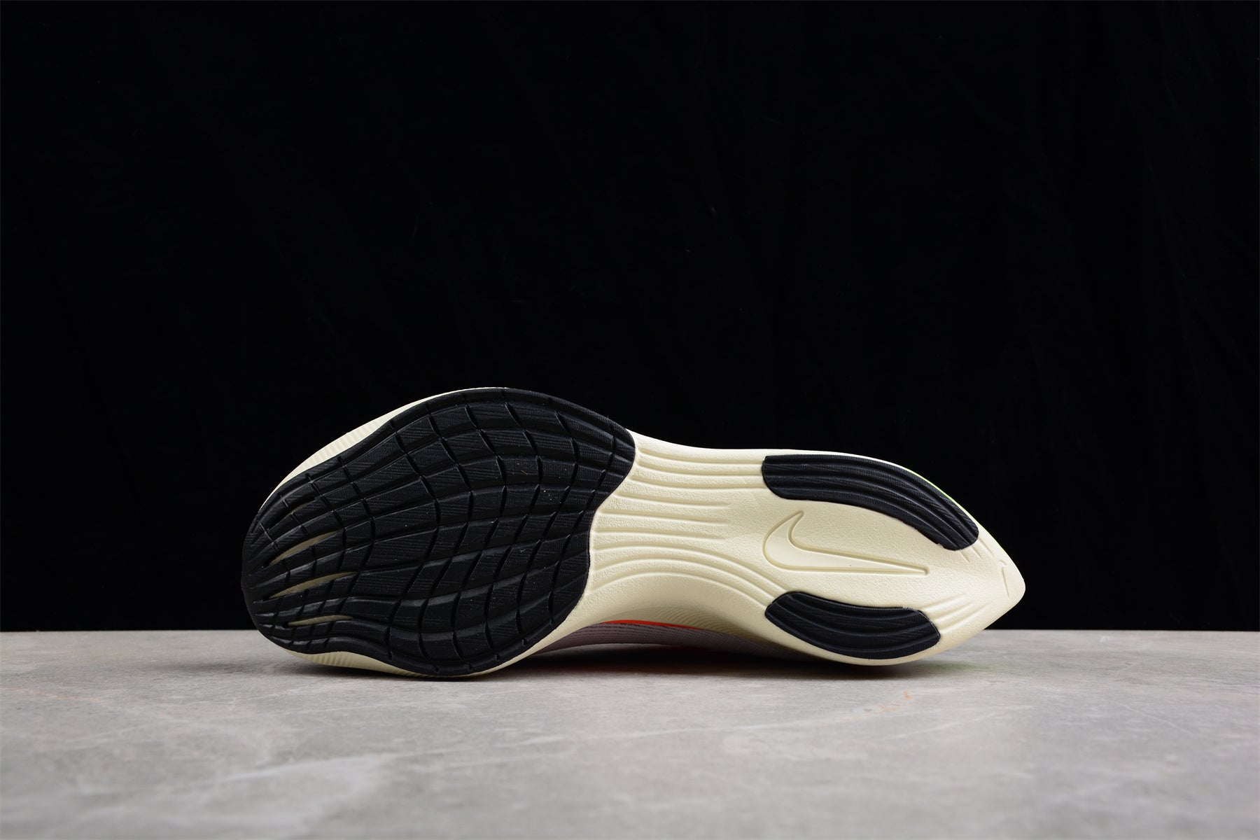Zoom Vaporfly Ne - T% 2 White And Shoes - Black Unisex Streetwear Limited Edition