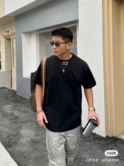 Camiseta negra minimalista de Dior