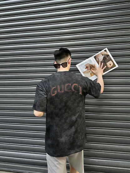 Camiseta Gucci con logo desgastado (negra)