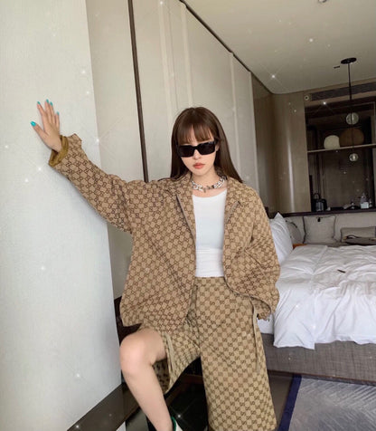 Chaqueta deportiva con monograma de Gucci.