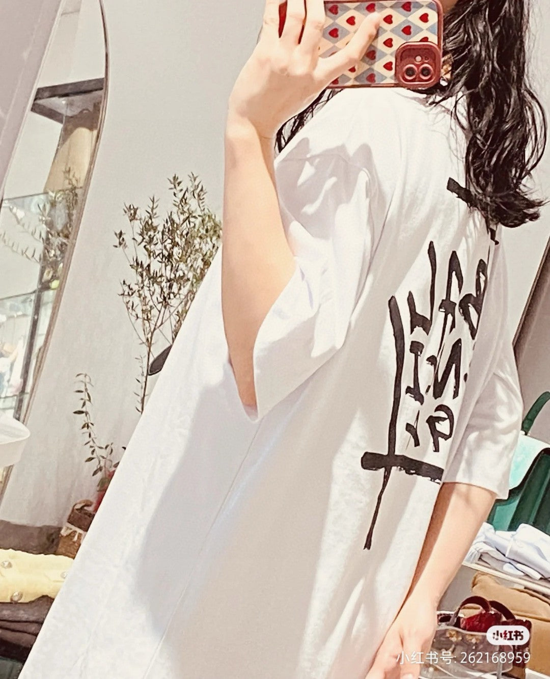 T-shirt blanc Balenciaga avec motif graphique audacieux