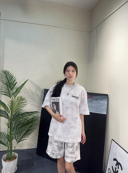 Camiseta Balenciaga con logo tie-dye (blanca)