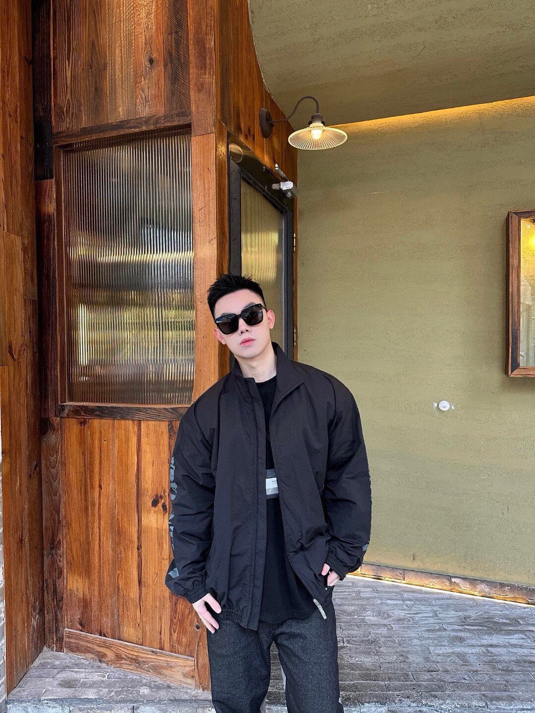 Chaqueta Balenciaga negra con cremallera